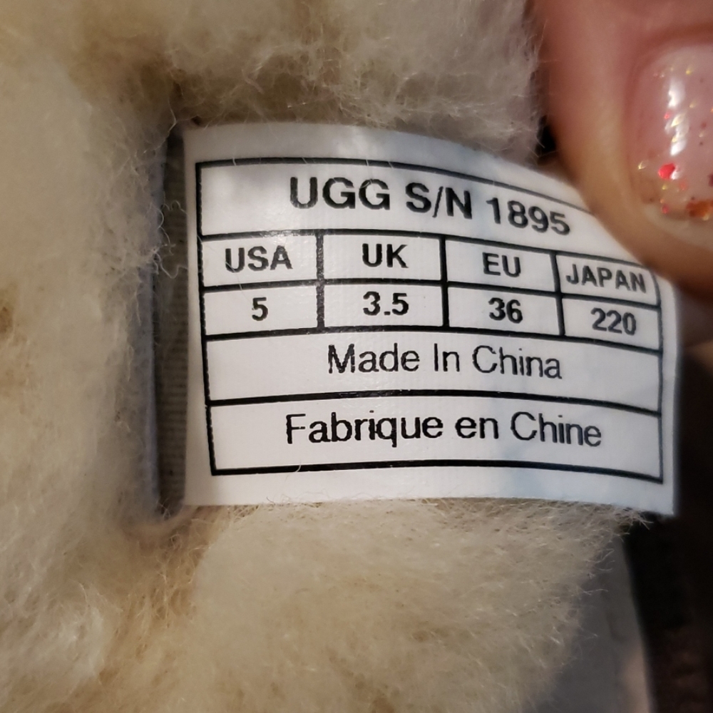 SOLD UGG Retro Cargo Buckle boots - Picture 5 of 8